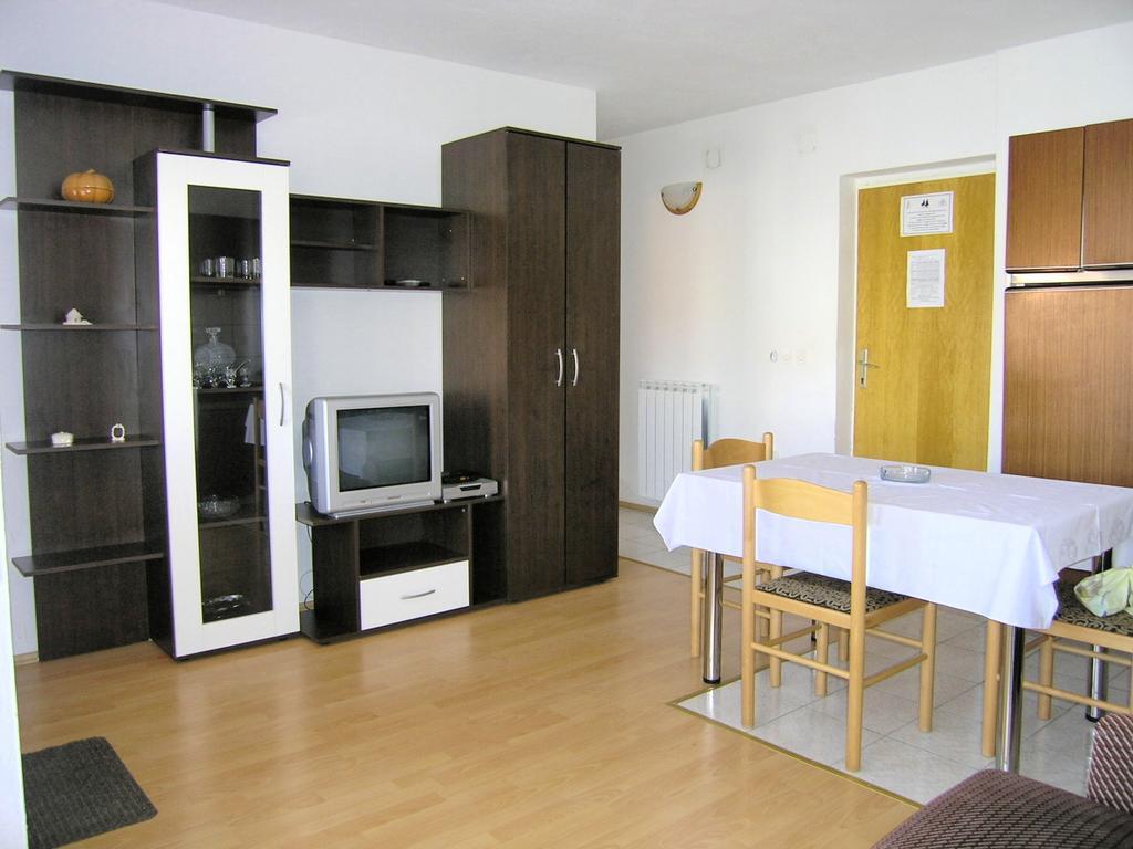Zahija Apartment Đảo Đảo Krk Phòng bức ảnh